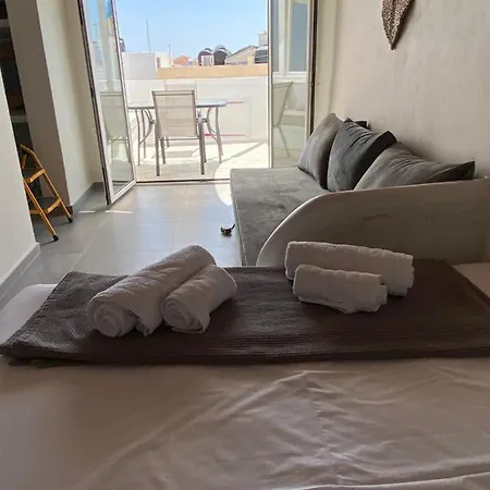 Iakovos Luxury Penthouse στο κέντρο της πόλης דירה *